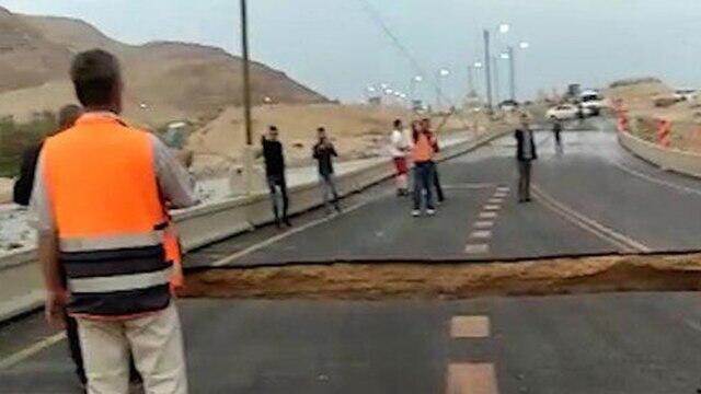 Закрытый участок дороги. Фото: пресс-служба полиции (צילום: דוברות המשטרה) Закрытый участок дороги. Фото: пресс-служба полиции