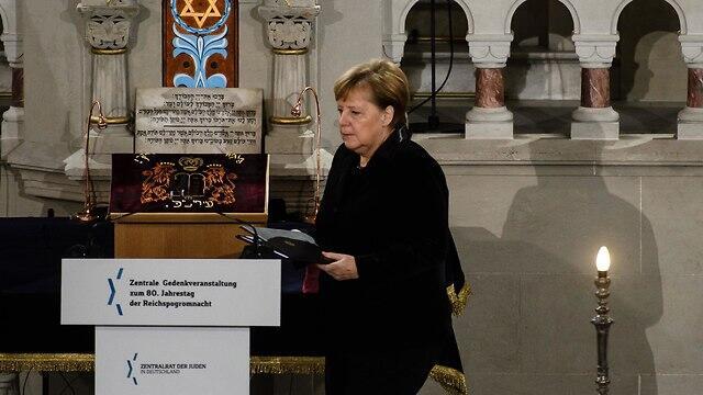 Merkel at a Berlin synagogue