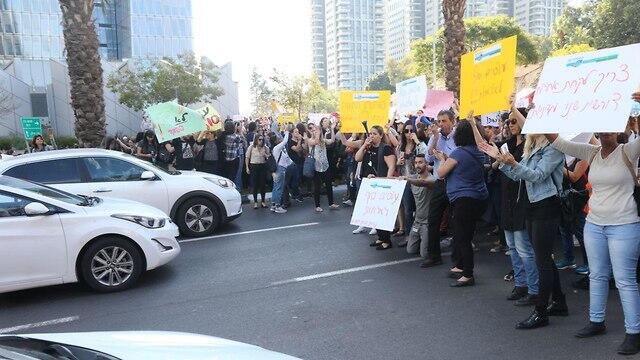 Social workers protest in Tel Aviv (צילום: מוטי קמחי) Social workers protest in Tel Aviv