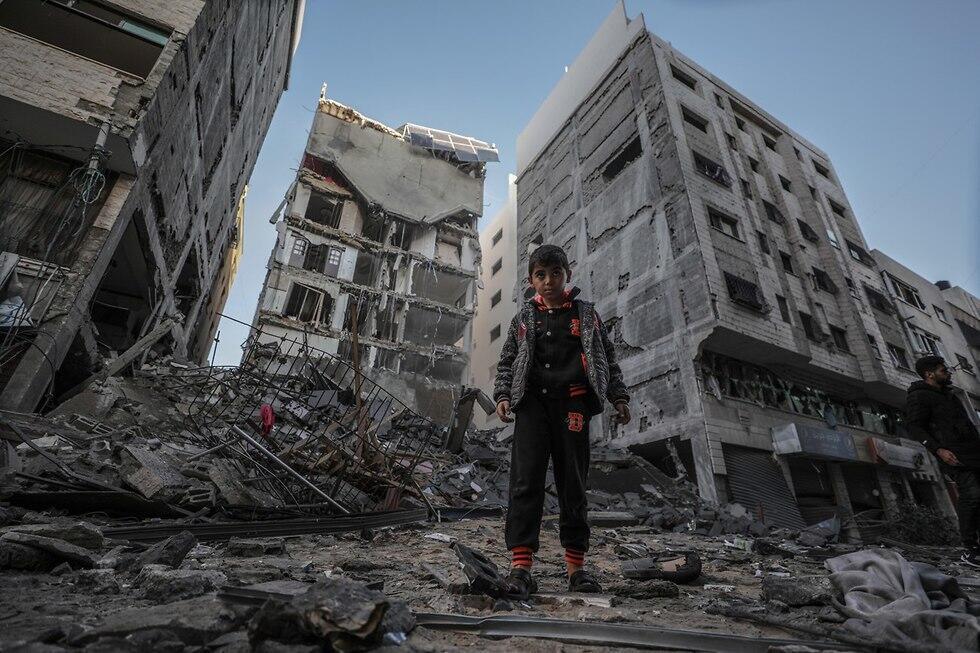 IAF destroys building in Gaza