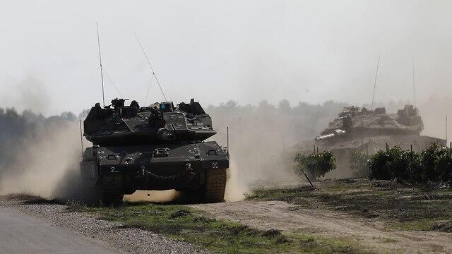 Танки у границы. Фото: AFP