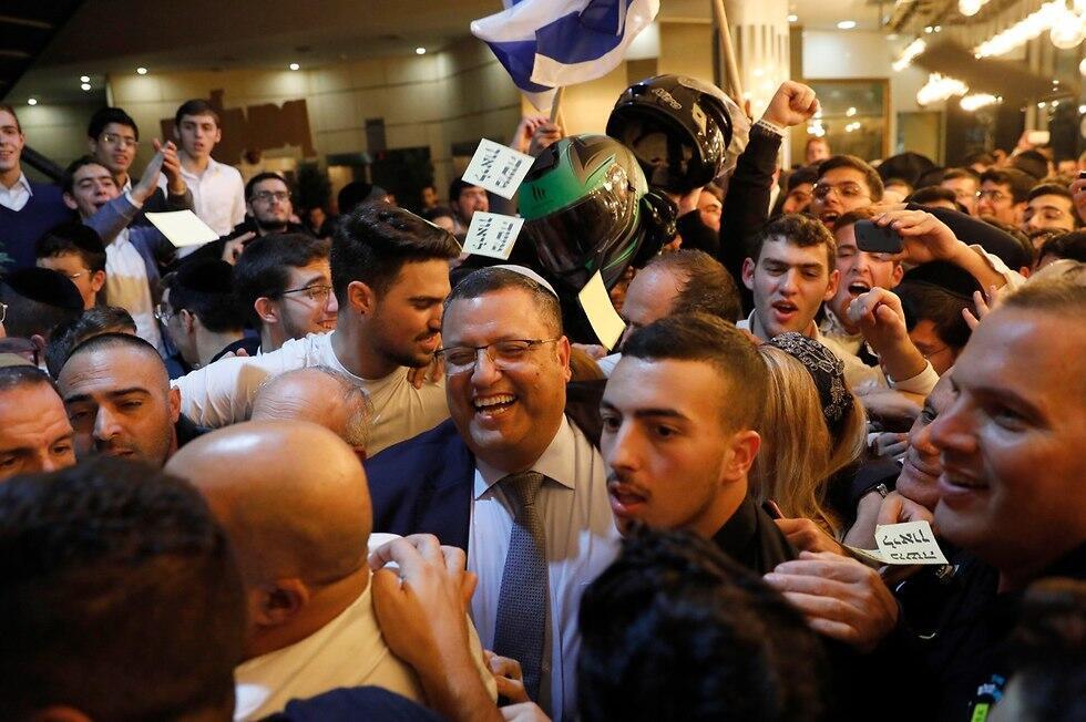Moshe Leon celebrates victory in Jerusalem (צילום: EPA) Moshe Leon celebrates victory in Jerusalem