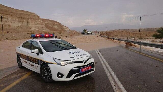 Затопление шоссе № 90. Фото: пресс-служба полиции (צילום: דוברות המשטרה) Затопление шоссе № 90. Фото: пресс-служба полиции