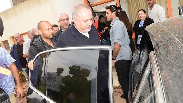 Либерман прибыл на встречу. Фото: Герцль Йосеф