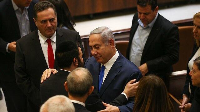 Yisrael Katz and Benjamin Netanyahu during Knesset session
