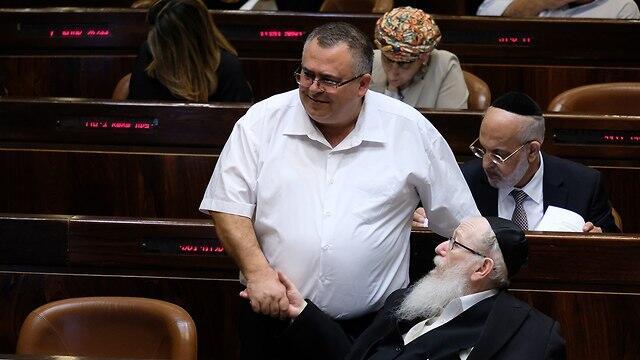 Давид Битан в зале плeнaрных заседаний кнессета. Фото: Йоав Дудкевич