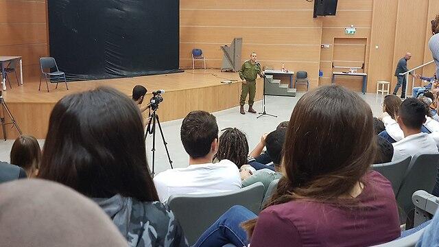 Элиэзер Толедано в школе