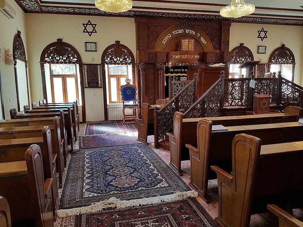 A Synagogue with magnificant carpets (צילום: יואב קרן) A Synagogue with magnificant carpets