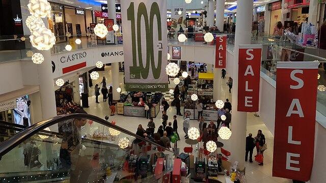 "Черная пятница" в торговом центре "Ха-Шарон" в Нетании. Фото: Идо Эрез