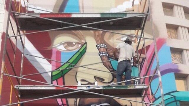 Rimix painting the school's wall (צילום: אמנים למען ישראל והקונסוליה הישראלית בלוס אנג'לס) Rimix painting the school's wall