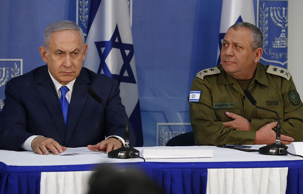 Netanyahu and Eisenkot during Eisenkot’s tenure as IDF chief of staff (Photo: AFP) ראש הממשלה בנימין נתניהו עם הרמטכ"ל גדי איזנקוט הצהרה לתקשורת על מנהרות חיזבאללה