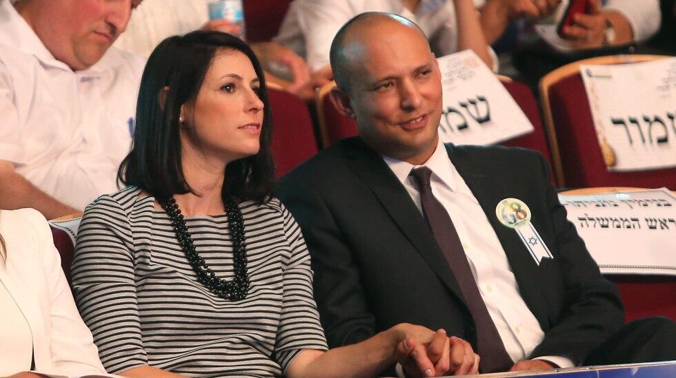 Education Minister Bennett with his wife Gilat (צילום: אלכס קולומויסקי ) Education Minister Bennett with his wife Gilat