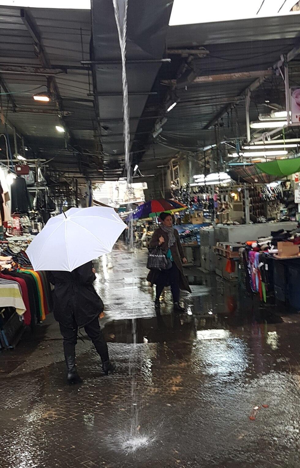 Raining at Carmel Market in Tel Aviv (צילום: ברוך בר- אב ) Raining at Carmel Market in Tel Aviv