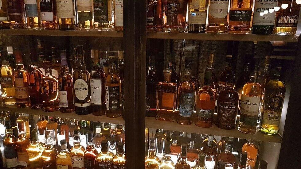 Виски для самых богатых: иное они не пьют. Фото: Асаф Камар (צילום: אסף קמר) Виски для самых богатых: иное они не пьют. Фото: Асаф Камар