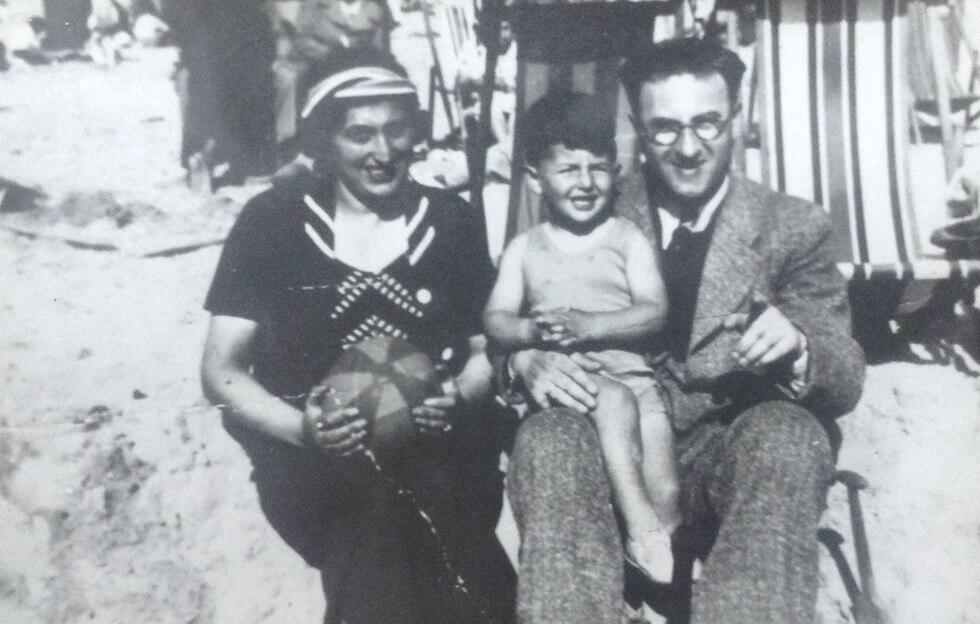 Salo Muller, center, with his parents Lena and Louisnullnull Salo Muller, center, with his parents Lena and Louis