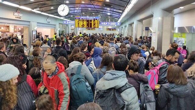 На станции Университет. Фoто: Ошри Элькасли