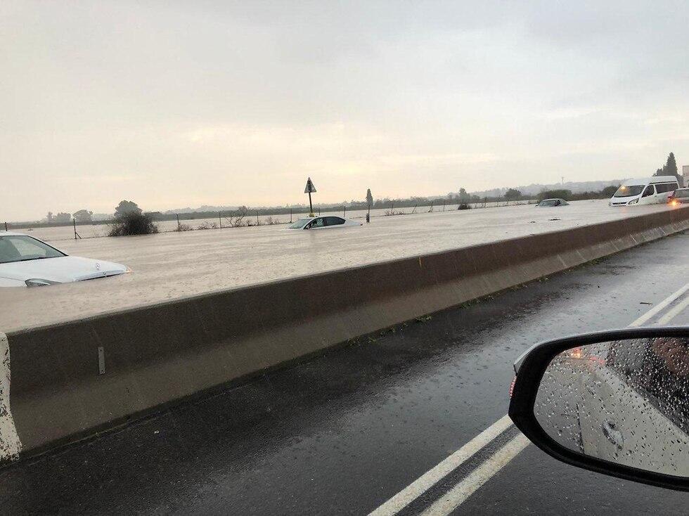 Шоссе № 40, утром 7 декабря (צילום: דוברות המשטרה) Шоссе № 40, утром 7 декабря