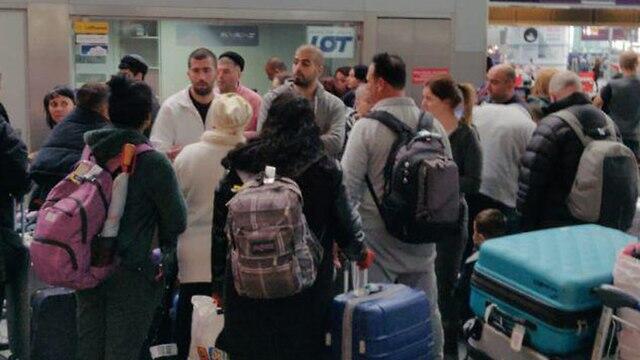 Пассажиры отложенного рейсаnullnull Пассажиры отложенного рейса