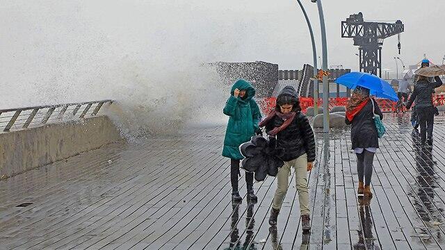 На набережной Тель-Авива. Фото: Дана Копель (צילום: דנה קופל) На набережной Тель-Авива. Фото: Дана Копель