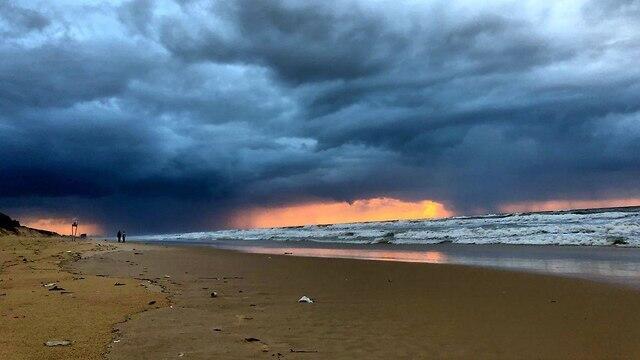 Heavy clouds in Ashdod (צילום: שמואל דוד) Heavy clouds in Ashdod