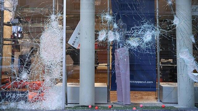 Париж после выступлений "желтых жилетов". Фото: AFP