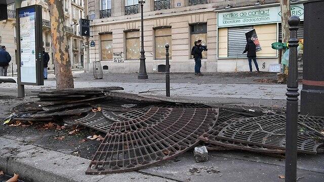 Париж после выступлений "желтых жилетов". Фото: AFP