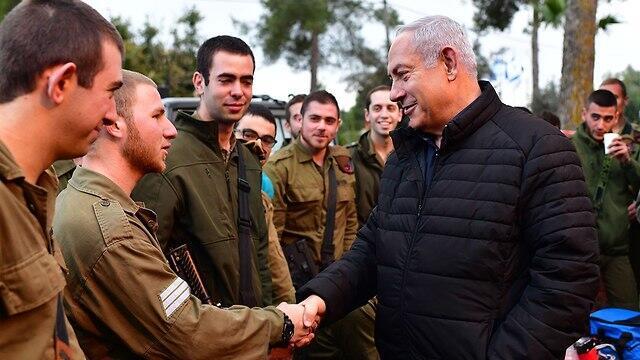 Премьер-министр Биньямин Нетаниягу на встрече с бойцами Северного военного округа. Фото: Коби Гидеон, ЛААМ