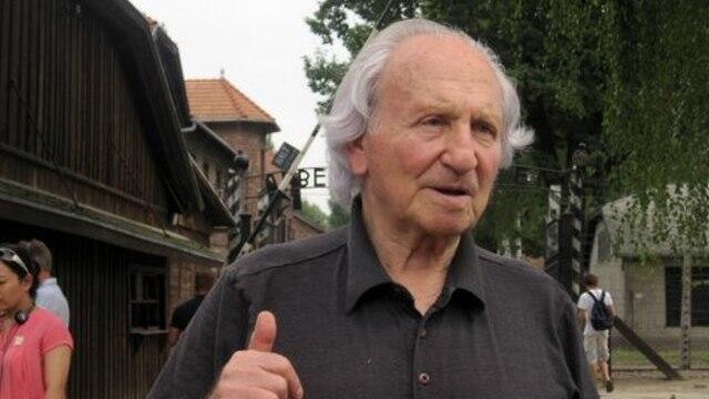 Noah Klieger returning to Auschwitz, decades after liberation