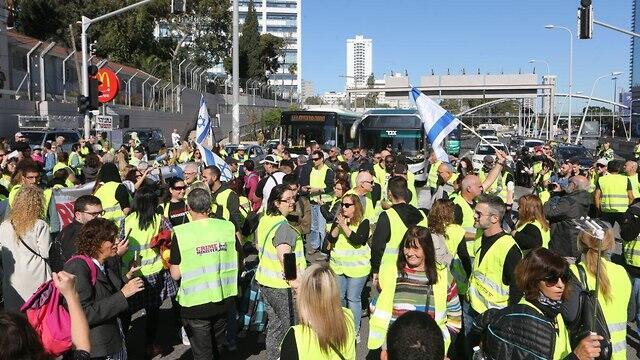Демонстрация "желтых жилетов" в Тель-Авиве. Фото: Моти Кимхи (צילום: מוטי קמחי ) Демонстрация "желтых жилетов" в Тель-Авиве. Фото: Моти Кимхи