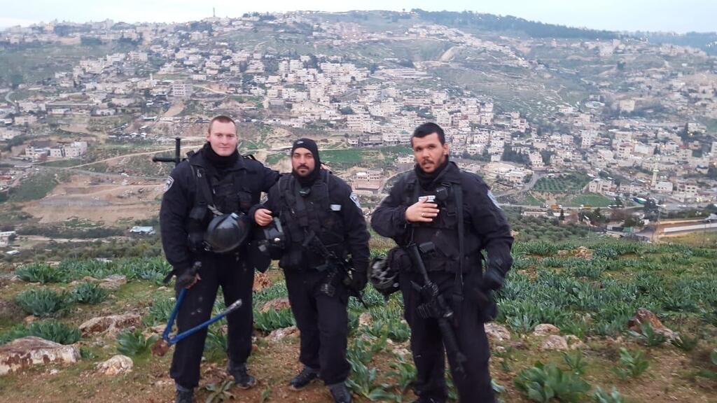 Три стража Иерусалима - бойцы ЯСАМа (слева направо): Сергей Буцыкин, Йоси Кирма и командир Йоси Царфати. Фото из личного архива Сергея