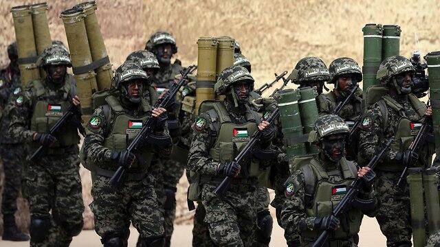 Hamas fighters show off weapons at a Gaza rally to mark the group's 31st anniversary (Photo: Reuters) (צילום: רויטרס) Hamas fighters show off weapons at a Gaza rally to mark the group's 31st anniversary (Photo: Reuters)
