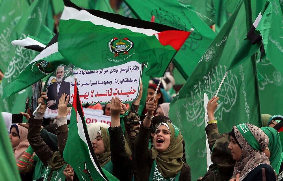 Hamas supporters attend a Gaza rally to mark the group's 31st anniversary (Photo: Reuters) (צילום: רויטרס) Hamas supporters attend a Gaza rally to mark the group's 31st anniversary (Photo: Reuters)