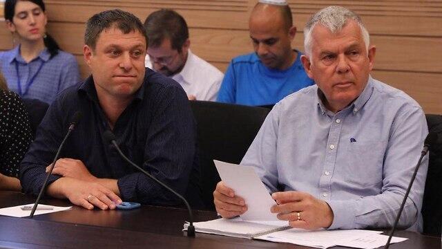 Глава "Хеврат-хашмаль" Асаф Эйлат и председатель Управления водных ресурсов Гиора Шахам. Фото: Ицхак Харари, пресс-служба кнессета