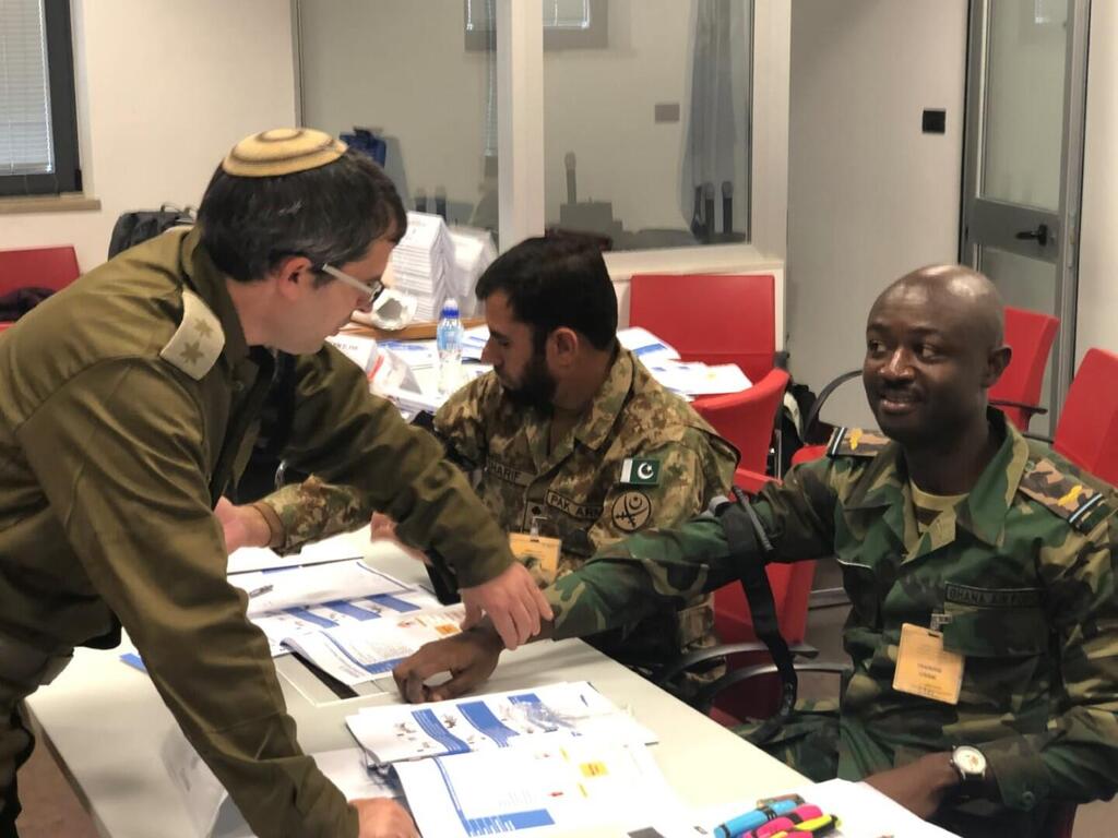 Подполковник Кулер с коллегами