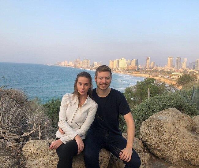 Уже полгода вместе: Стефани и Яирnullnull Уже полгода вместе: Стефани и Яир