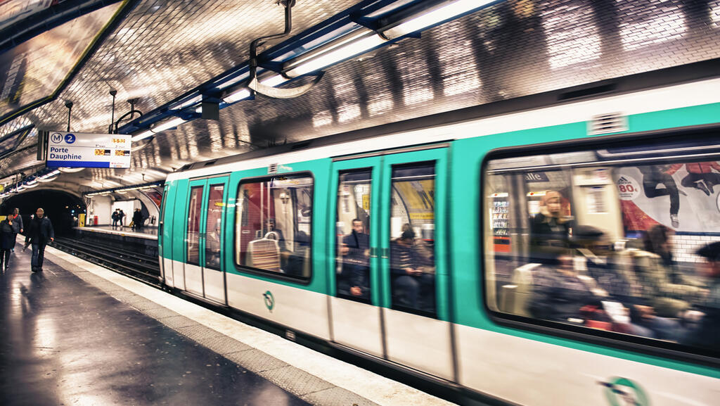 מטרו בפריז