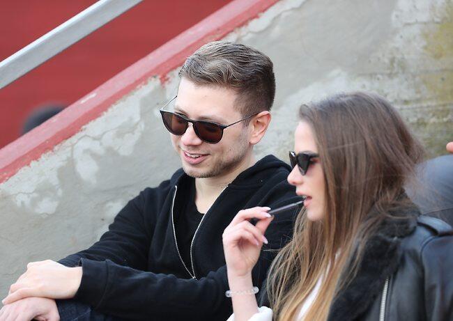 "Сейчас, когда выборы позади, может, снова пойдем на теннис?": Стефани и Яир. Фото: Орен Ахарони (צילום: אורן אהרוני) "Сейчас, когда выборы позади, может, снова пойдем на теннис?": Стефани и Яир. Фото: Орен Ахарони