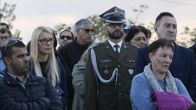 Polish soldier attends the funeral of Simcha Rotem, December 24, 2018