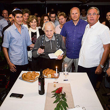 Noah Klieger saying Kiddush with the members of the March of Life, 2016nullnull Noah Klieger saying Kiddush with the members of the March of Life, 2016