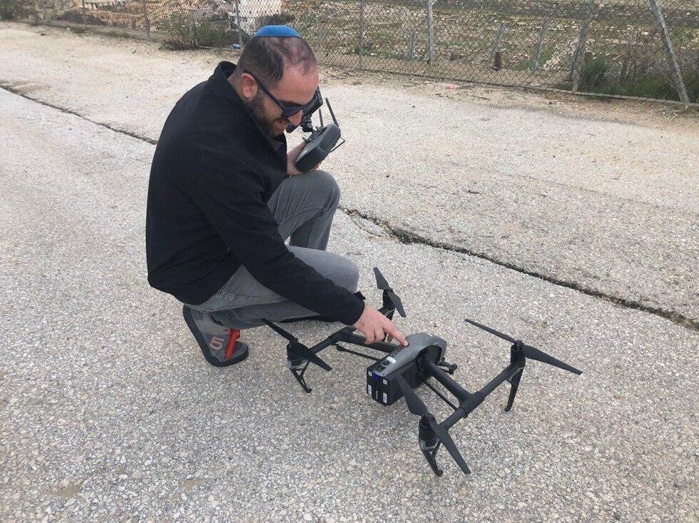 Оператор дрона. Фото: Ариэла Штернбах