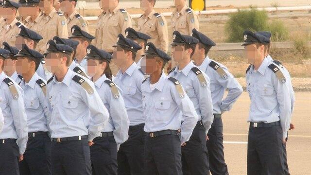 177th pilot's course graduation ceremony at the Hatzerim Air Base. (צילום: מוטי קמחי) 177th pilot's course graduation ceremony at the Hatzerim Air Base.