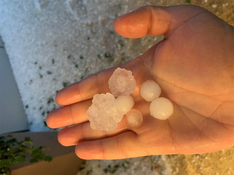 Град в Кейсарии. Фото: Евгений Хаскин (צילום: יבגני חסקין ) Град в Кейсарии. Фото: Евгений Хаскин