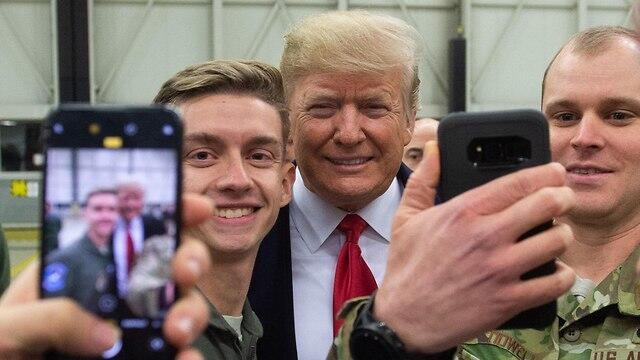 Селфи на память. Фото: AFP