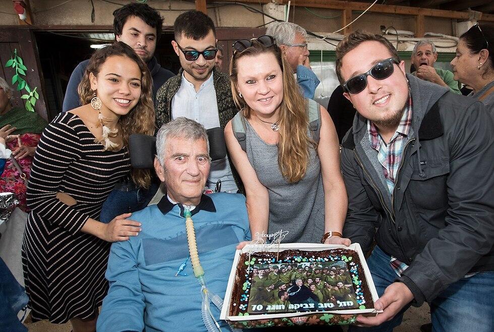 70-й день рождения. Фото: Гиль Нехуштан (צילום: גיל נחושתן) 70-й день рождения. Фото: Гиль Нехуштан