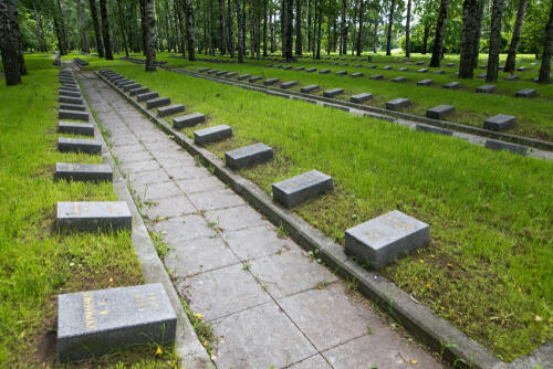 Пискаревское кладбище в Петербурге, где похоронены жертвы блокады. Фото: makalex69 shutterstock (Фото: makalex69 shutterstock) Пискаревское кладбище в Петербурге, где похоронены жертвы блокады. Фото: makalex69 shutterstock