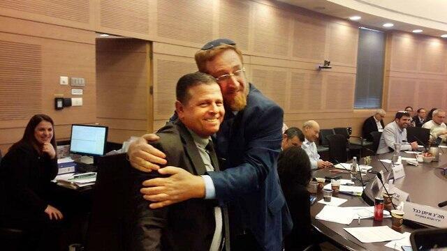 Across the aisle: Labor's Eitan Cable gets a hug from Yehuda Glick of Likud (צילום: דוברות הכנסת) Across the aisle: Labor's Eitan Cable gets a hug from Yehuda Glick of Likud
