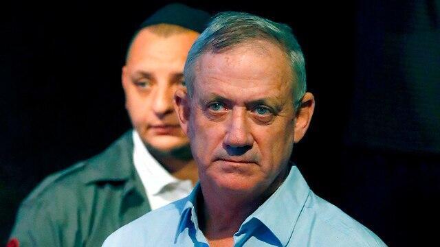 Benny Gantz attends Amos Oz's funeral, December 31, 2018 (Photo: AFP) 