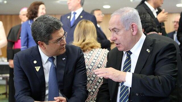 Prime minister Netanyahu and Honduran President Orlando Hernandez in Brazil (צילום: רויטרס) Prime minister Netanyahu and Honduran President Orlando Hernandez in Brazil
