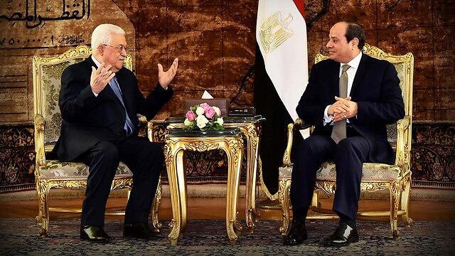El-Sisi and Abbas during a meeting in Egypt (צילום: AFP) El-Sisi and Abbas during a meeting in Egypt