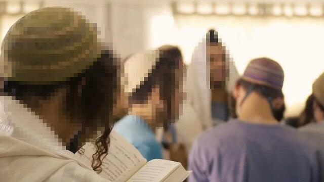 Students at the Pri Haaretz yeshiva